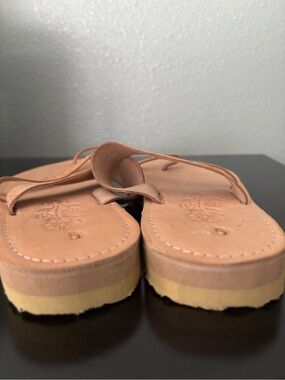 Women's Nude Leather Flip Flop Sandals size 8